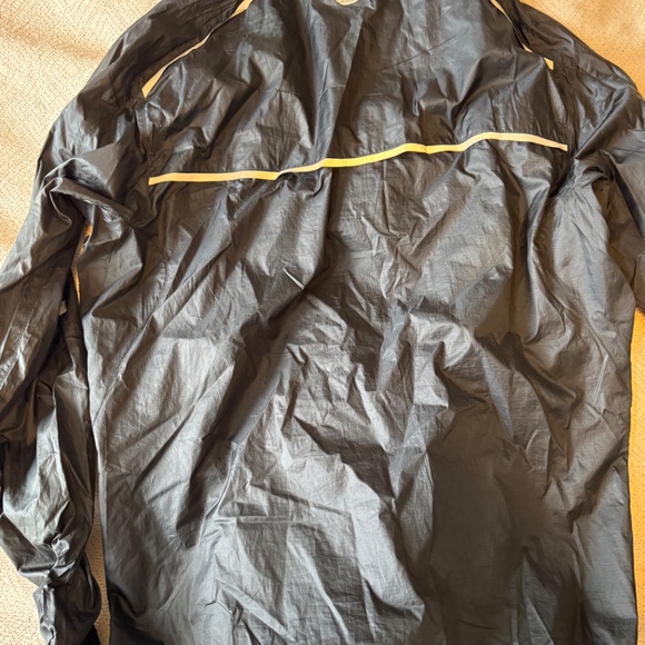 Sugoi Helium Jacket (Black/Green) - Picture 3 of 3
